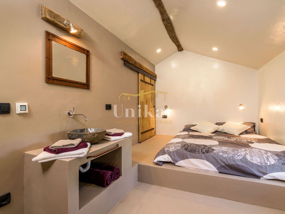 Casa in pietra con vista sulla natura